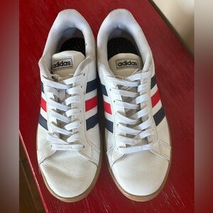 Adidas size 7.5 White and Blue Classic Leather Sneakers for men (women’s 8.5/9)